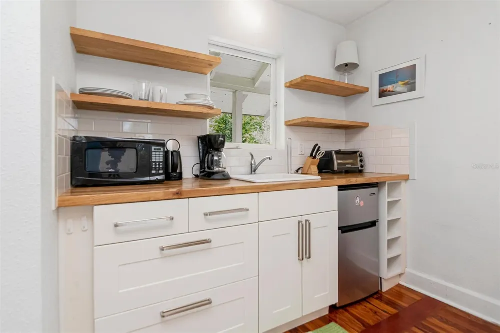 126 8TH AVENUE NE #1/2 St Petersburg, FL 33701