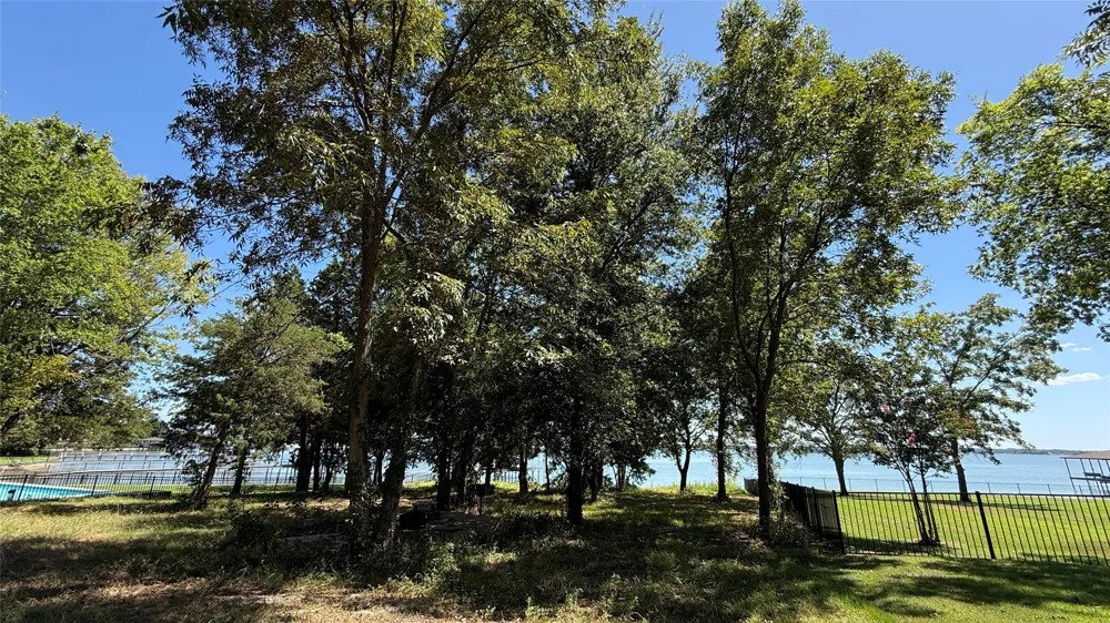 The Shores Drive Corsicana, TX 75109