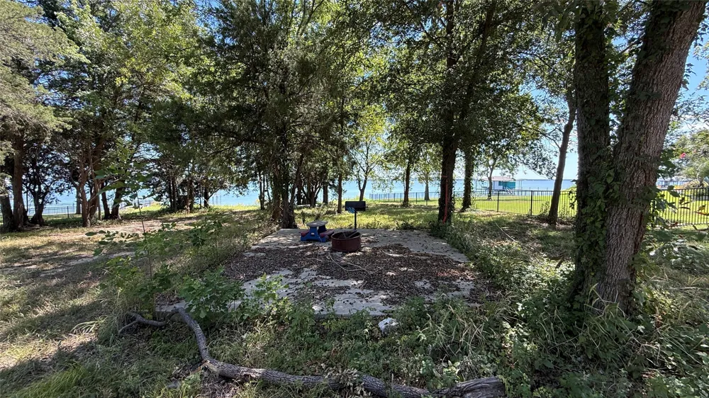The Shores Drive Corsicana, TX 75109