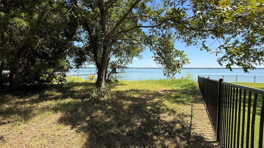 The Shores Drive Corsicana, TX 75109