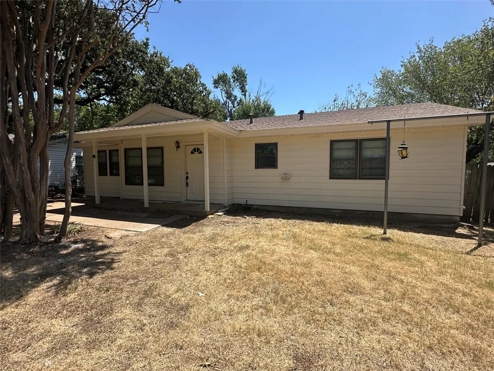 1000 Harris Drive Euless, TX 76039