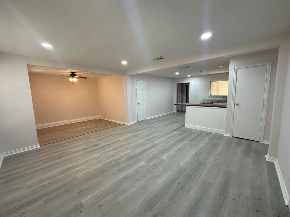 1000 Harris Drive Euless, TX 76039