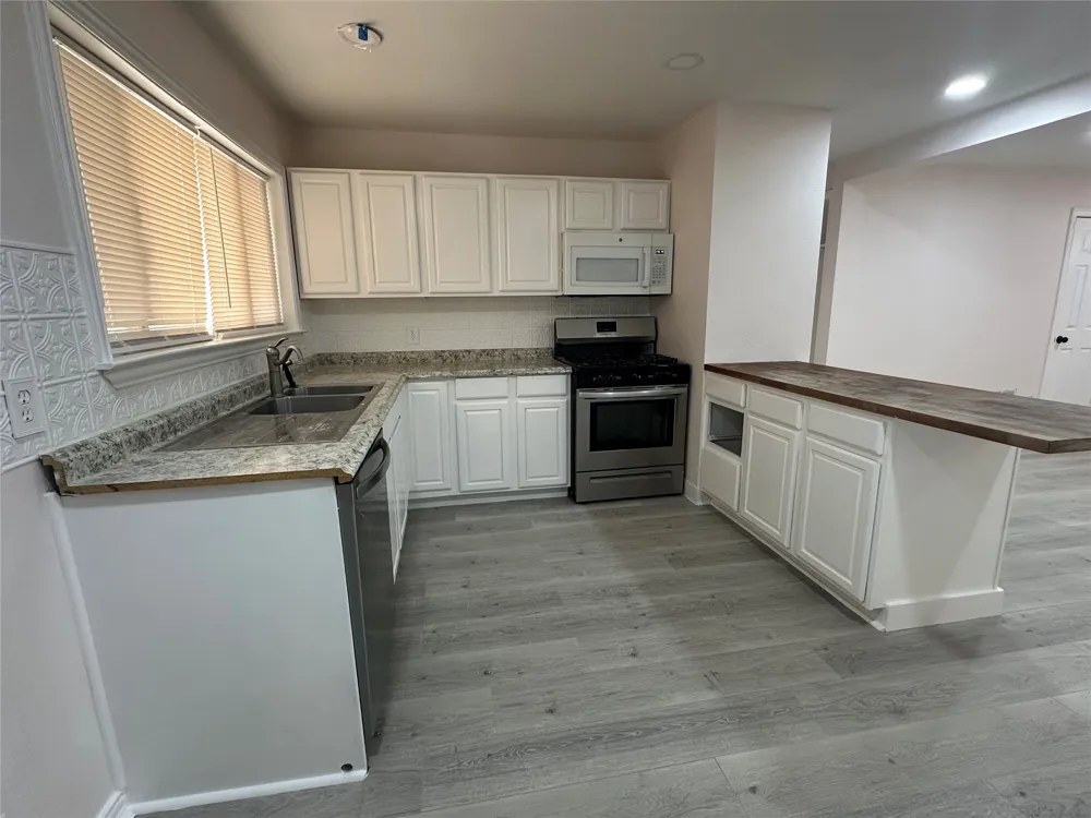 1000 Harris Drive Euless, TX 76039