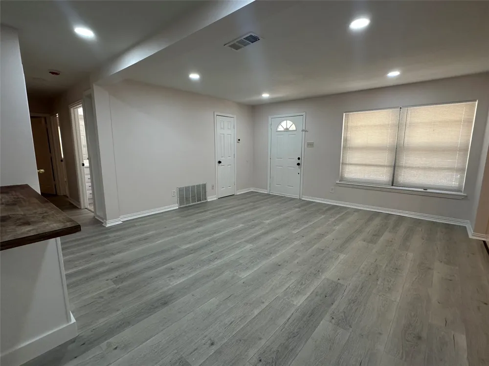 1000 Harris Drive Euless, TX 76039