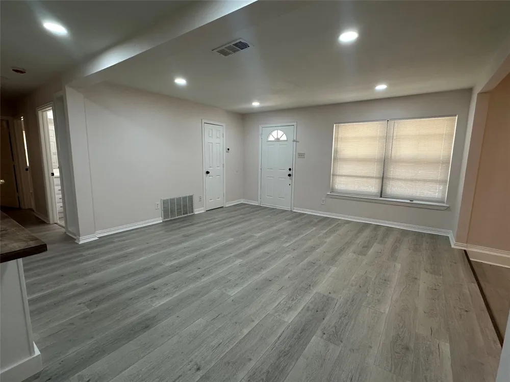 1000 Harris Drive Euless, TX 76039