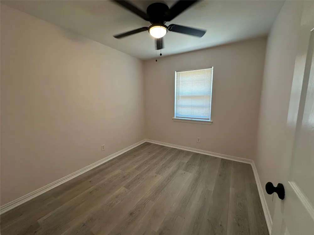 1000 Harris Drive Euless, TX 76039