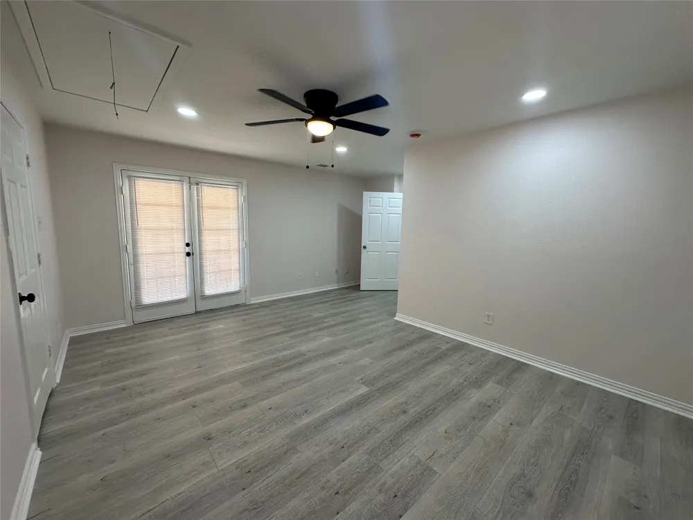 1000 Harris Drive Euless, TX 76039