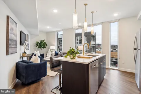 1102 GERMANTOWN AVENUE #208