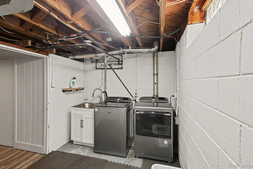 4098 Wakefield Berkley City, MI 48072