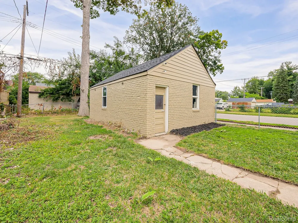 19211 Pierson Street Detroit City, MI 48219
