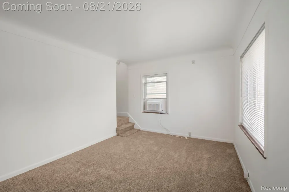 630 White Avenue Lincoln Park City, MI 48146