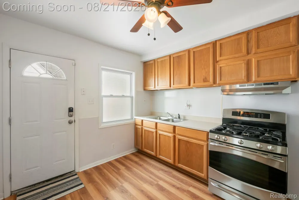 630 White Avenue Lincoln Park City, MI 48146