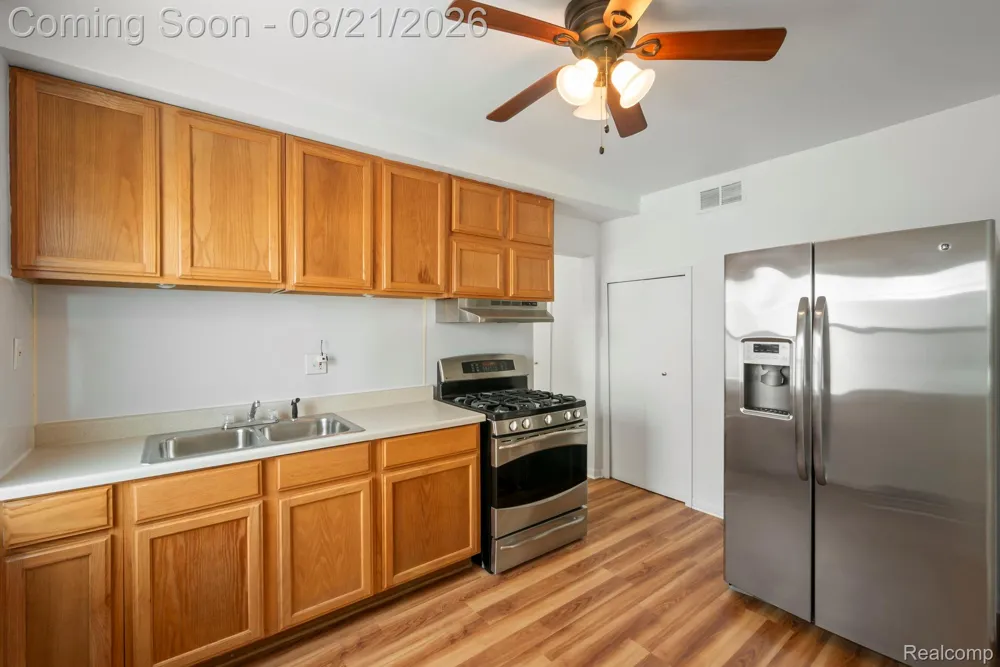 630 White Avenue Lincoln Park City, MI 48146