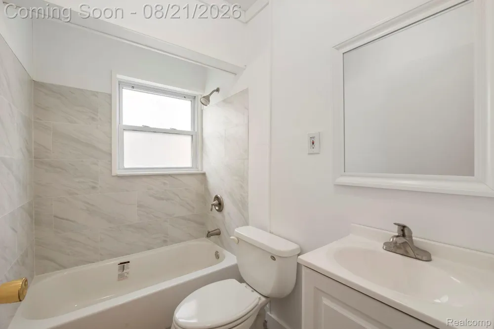 630 White Avenue Lincoln Park City, MI 48146