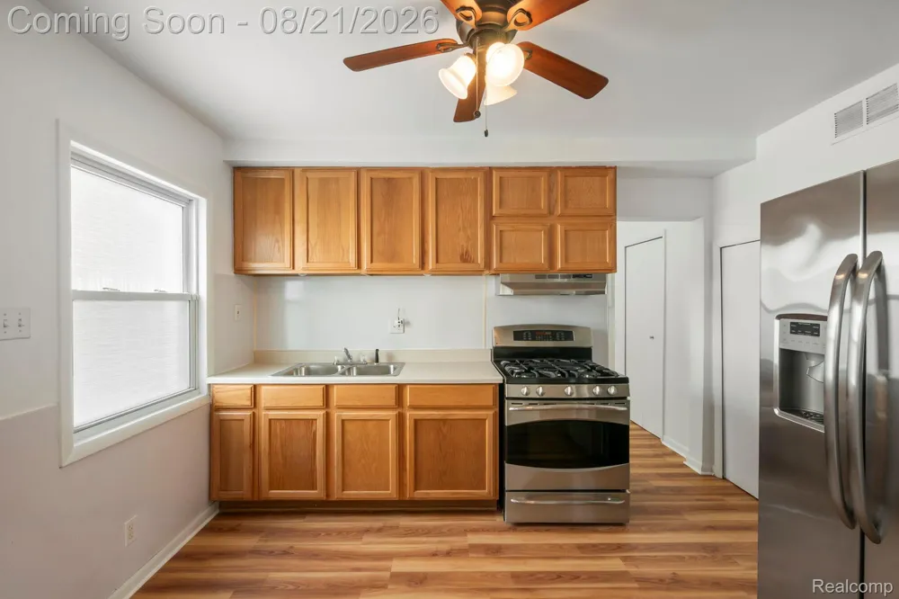 630 White Avenue Lincoln Park City, MI 48146