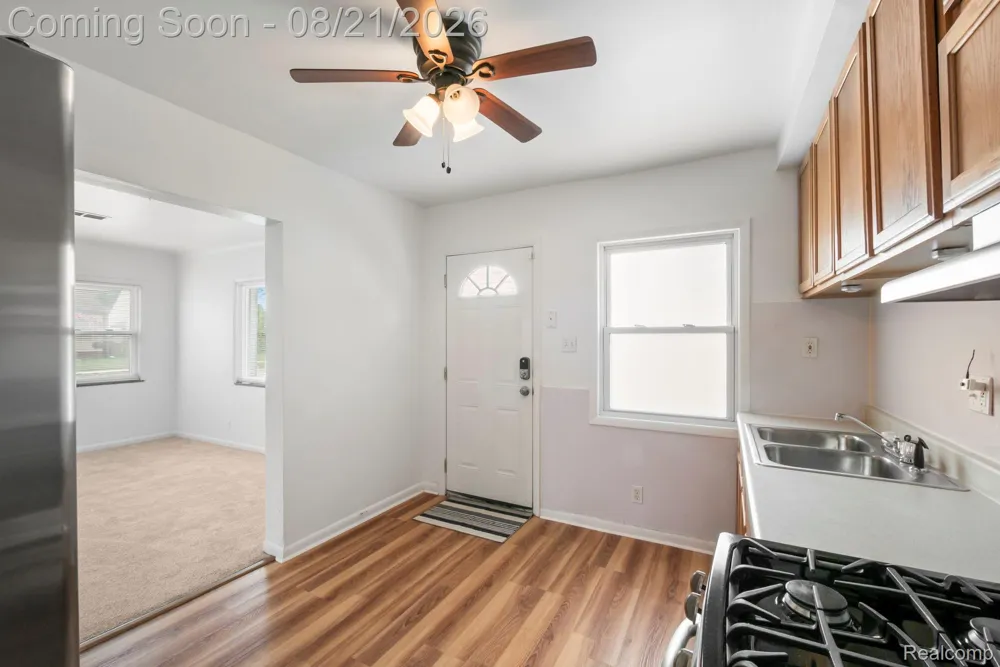 630 White Avenue Lincoln Park City, MI 48146