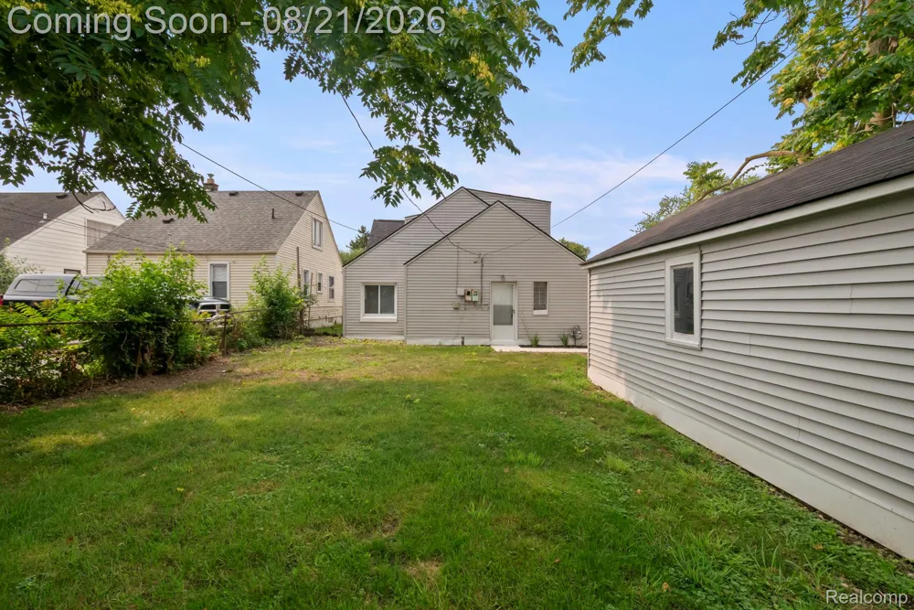 630 White Avenue Lincoln Park City, MI 48146