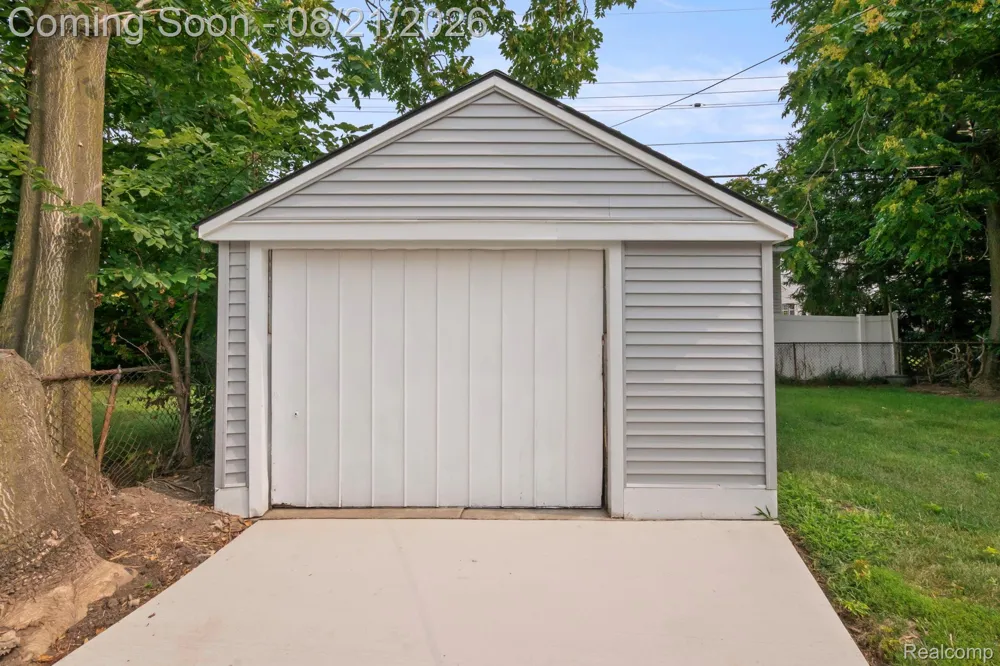 630 White Avenue Lincoln Park City, MI 48146