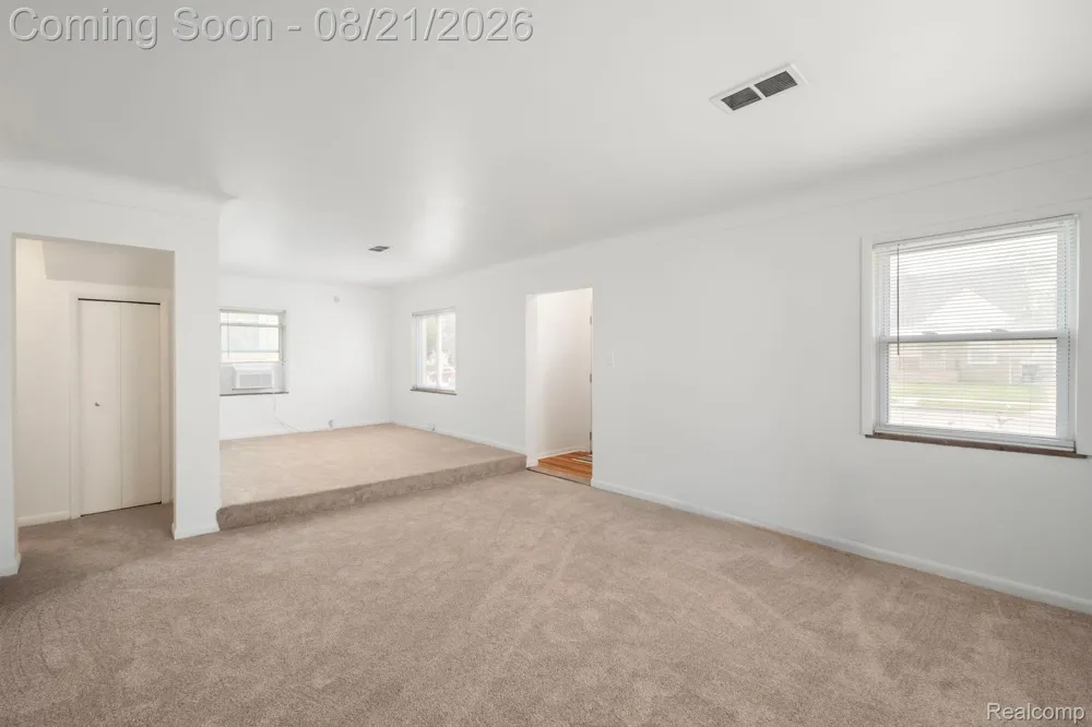 630 White Avenue Lincoln Park City, MI 48146