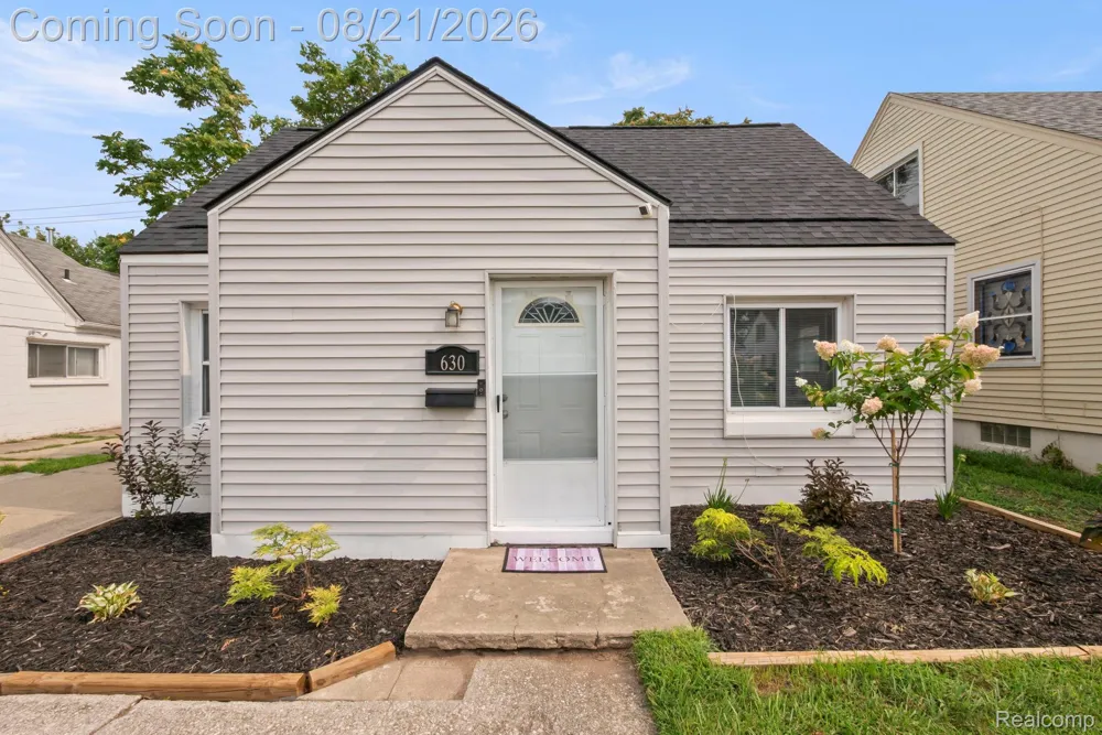 630 White Avenue Lincoln Park City, MI 48146