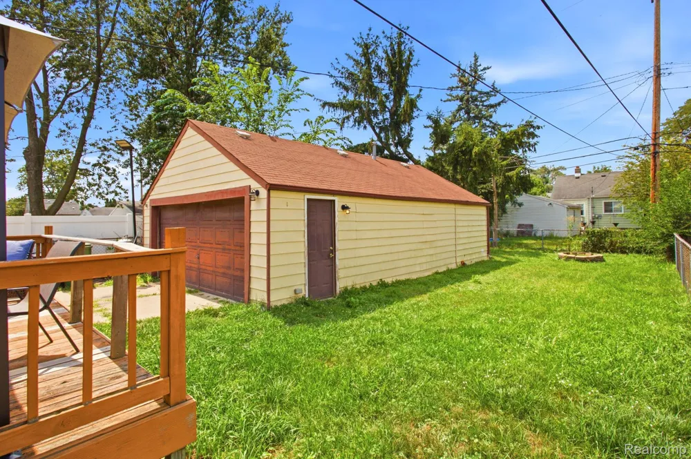 14802 Mulberry Street Southgate City, MI 48195
