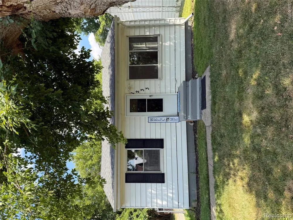 1233 Allen Street Burton City, MI 48529