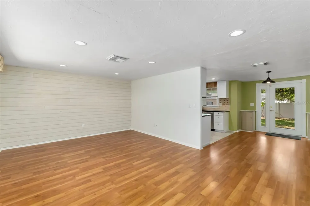 2702 GRAND CAYMAN STREET Sarasota, FL 34231