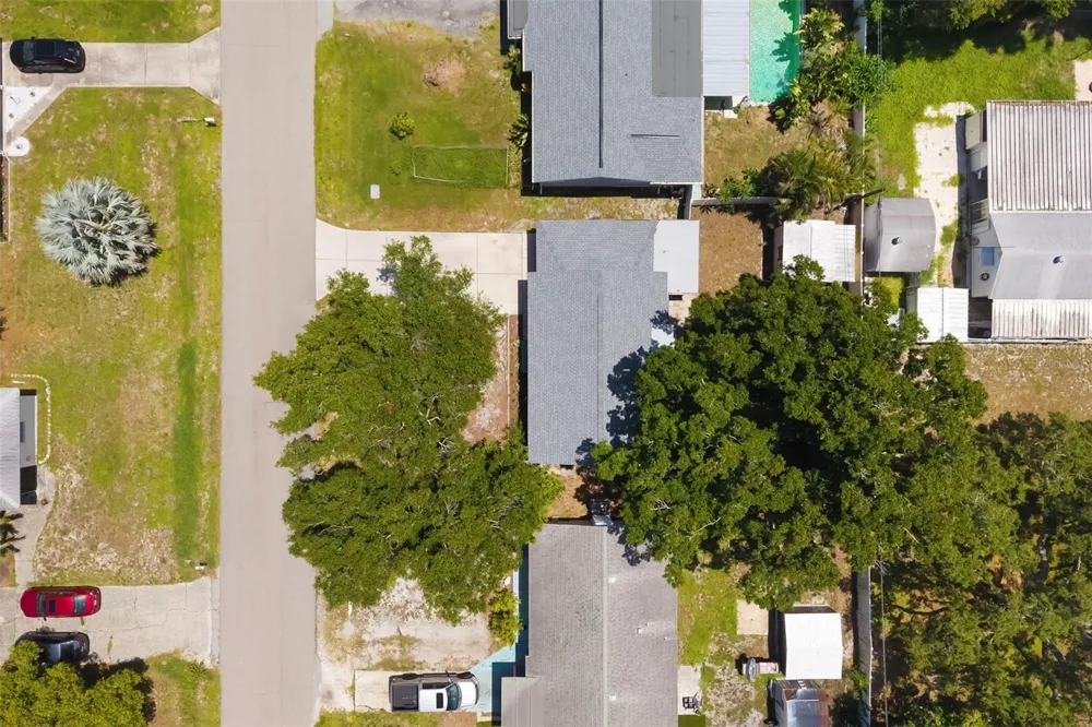 2702 GRAND CAYMAN STREET Sarasota, FL 34231