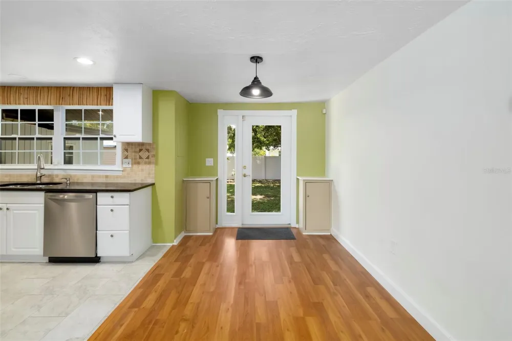 2702 GRAND CAYMAN STREET Sarasota, FL 34231