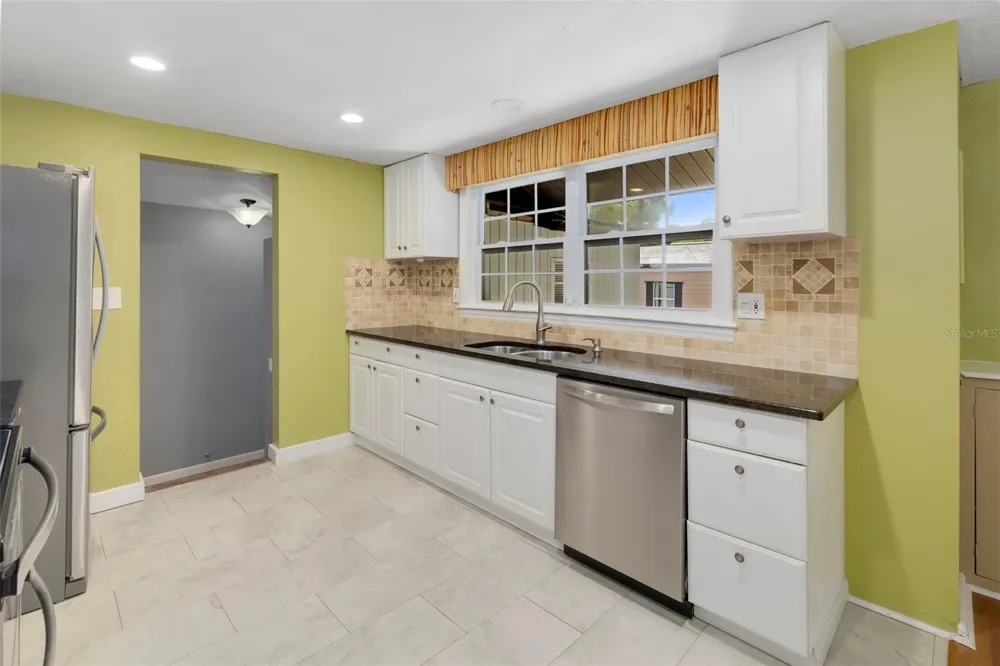 2702 GRAND CAYMAN STREET Sarasota, FL 34231