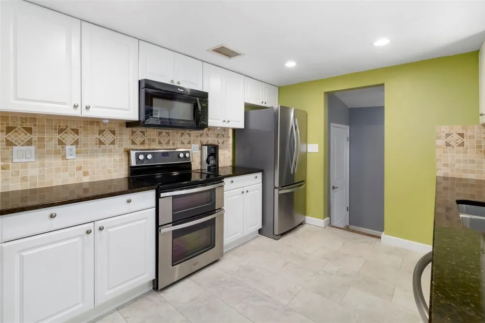 2702 GRAND CAYMAN STREET Sarasota, FL 34231