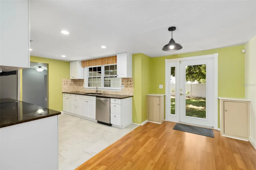2702 GRAND CAYMAN STREET Sarasota, FL 34231
