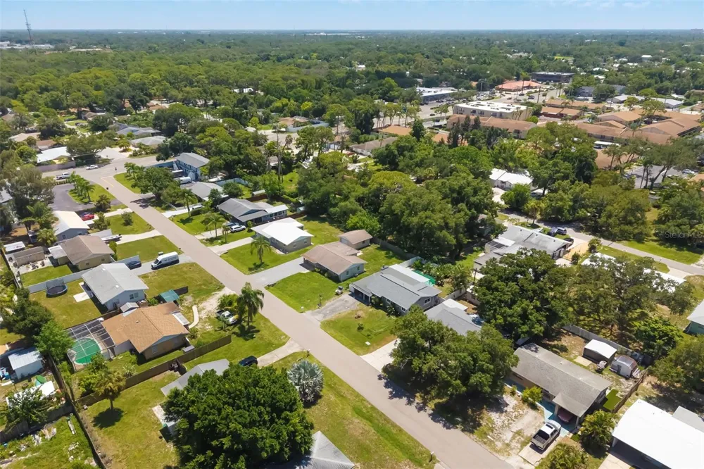 2702 GRAND CAYMAN STREET Sarasota, FL 34231