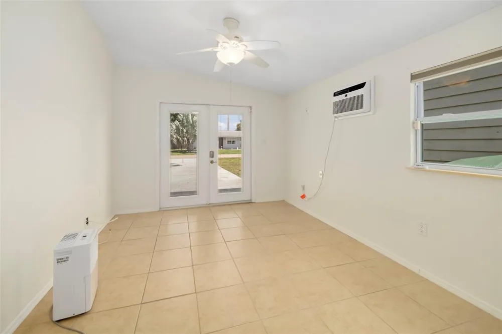2702 GRAND CAYMAN STREET Sarasota, FL 34231