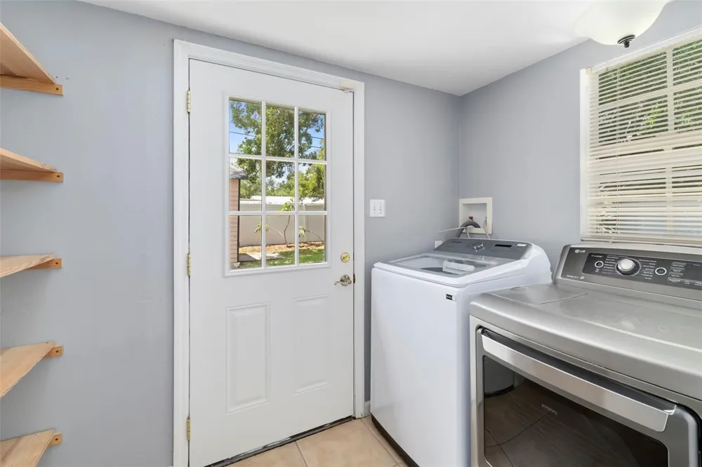 2702 GRAND CAYMAN STREET Sarasota, FL 34231