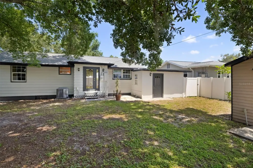 2702 GRAND CAYMAN STREET Sarasota, FL 34231