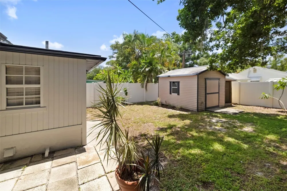 2702 GRAND CAYMAN STREET Sarasota, FL 34231