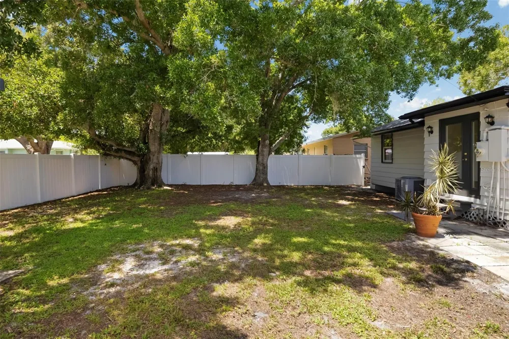2702 GRAND CAYMAN STREET Sarasota, FL 34231