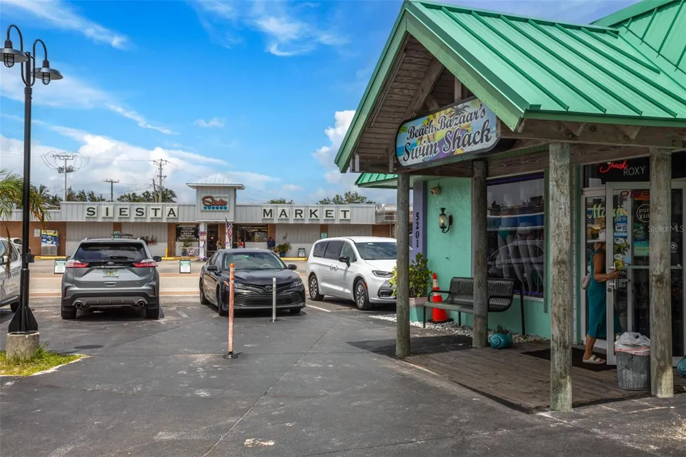 2702 GRAND CAYMAN STREET Sarasota, FL 34231