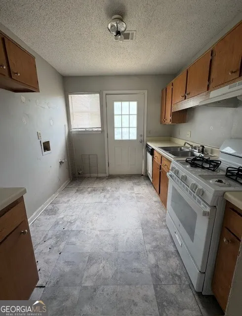 9053 Stoneleigh TRCE Douglasville, GA 30134