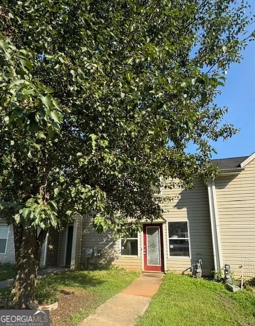 9053 Stoneleigh TRCE Douglasville, GA 30134