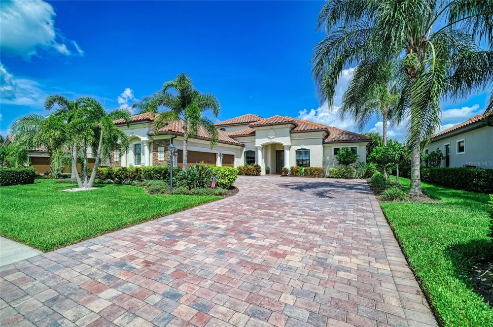 5664 CLOVERLEAF RUN Lakewood Ranch, FL 34211