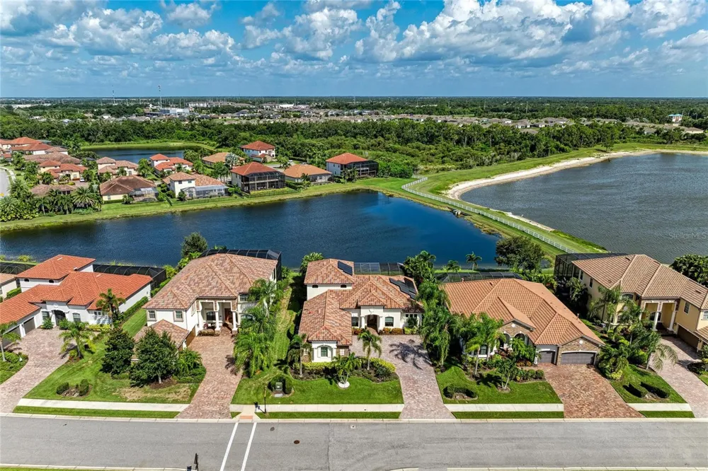 5664 CLOVERLEAF RUN Lakewood Ranch, FL 34211