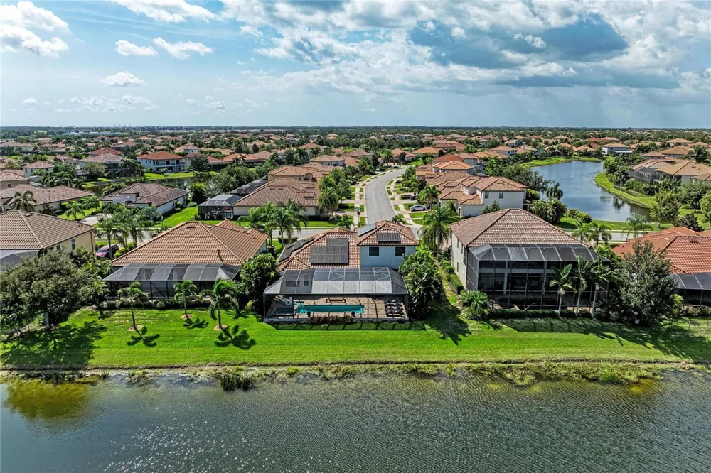 5664 CLOVERLEAF RUN Lakewood Ranch, FL 34211
