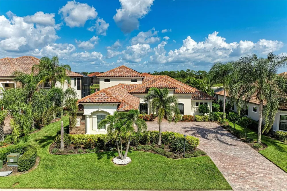 5664 CLOVERLEAF RUN Lakewood Ranch, FL 34211