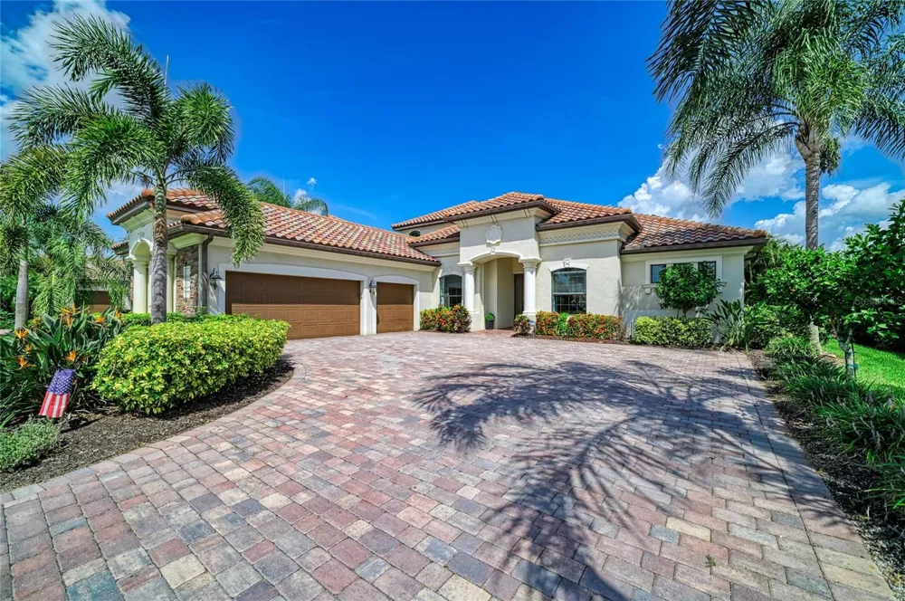 5664 CLOVERLEAF RUN Lakewood Ranch, FL 34211