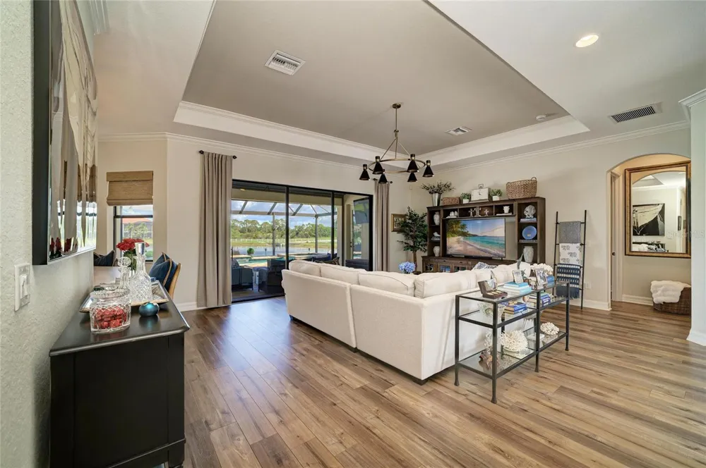 5664 CLOVERLEAF RUN Lakewood Ranch, FL 34211