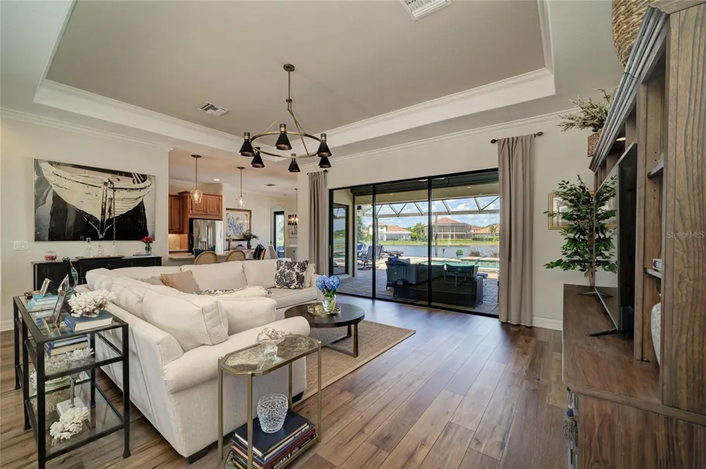 5664 CLOVERLEAF RUN Lakewood Ranch, FL 34211