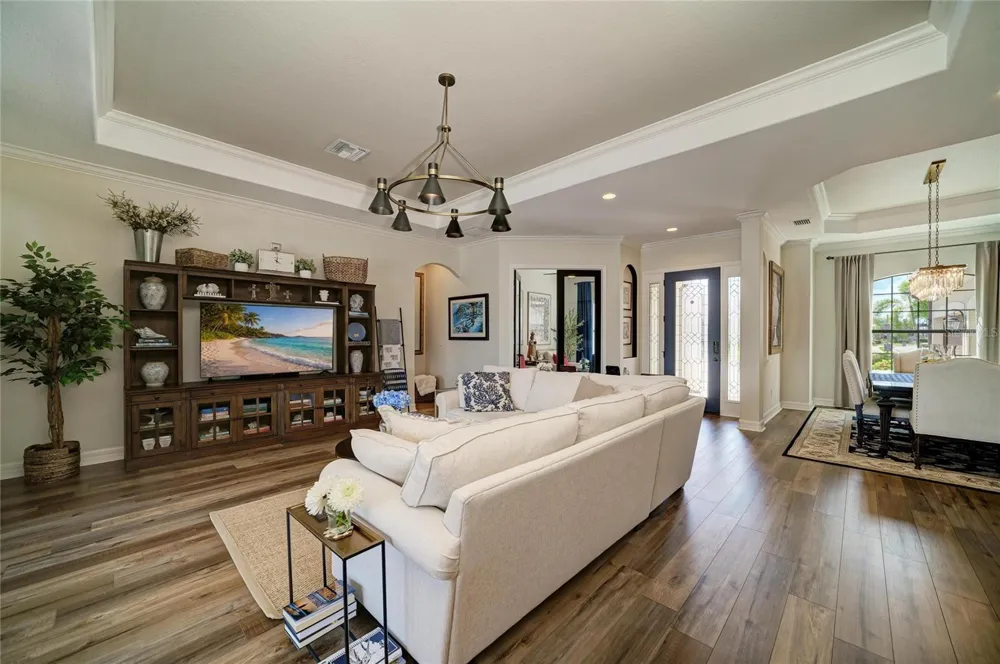 5664 CLOVERLEAF RUN Lakewood Ranch, FL 34211