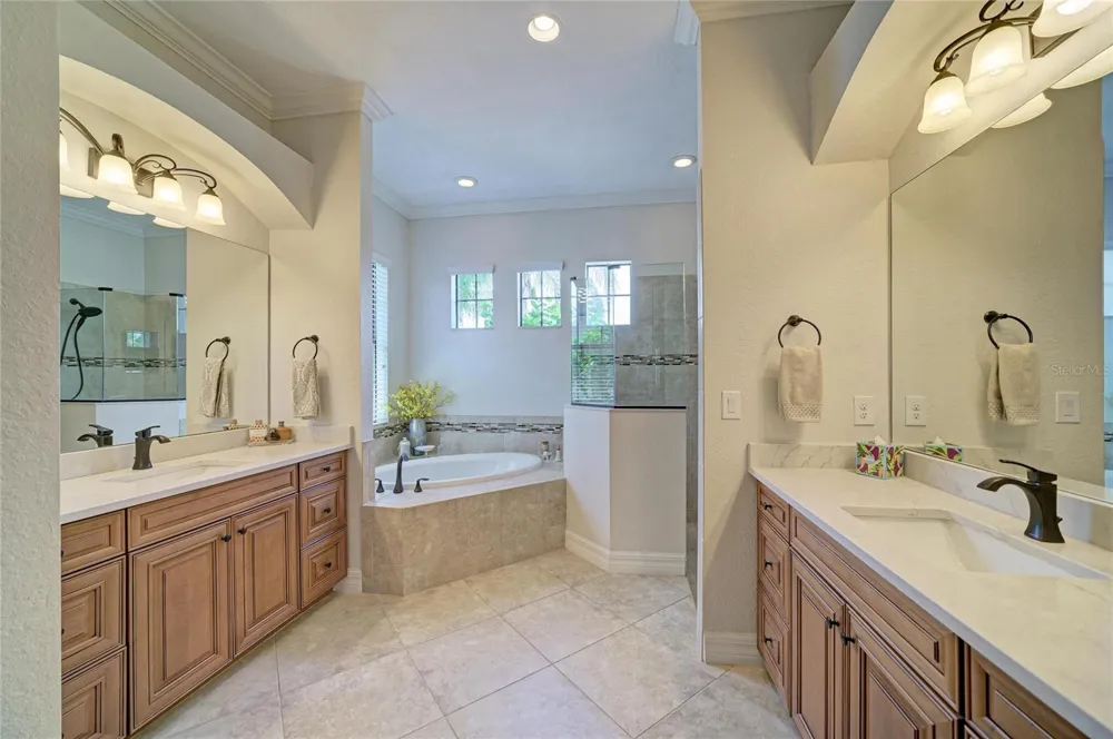 5664 CLOVERLEAF RUN Lakewood Ranch, FL 34211